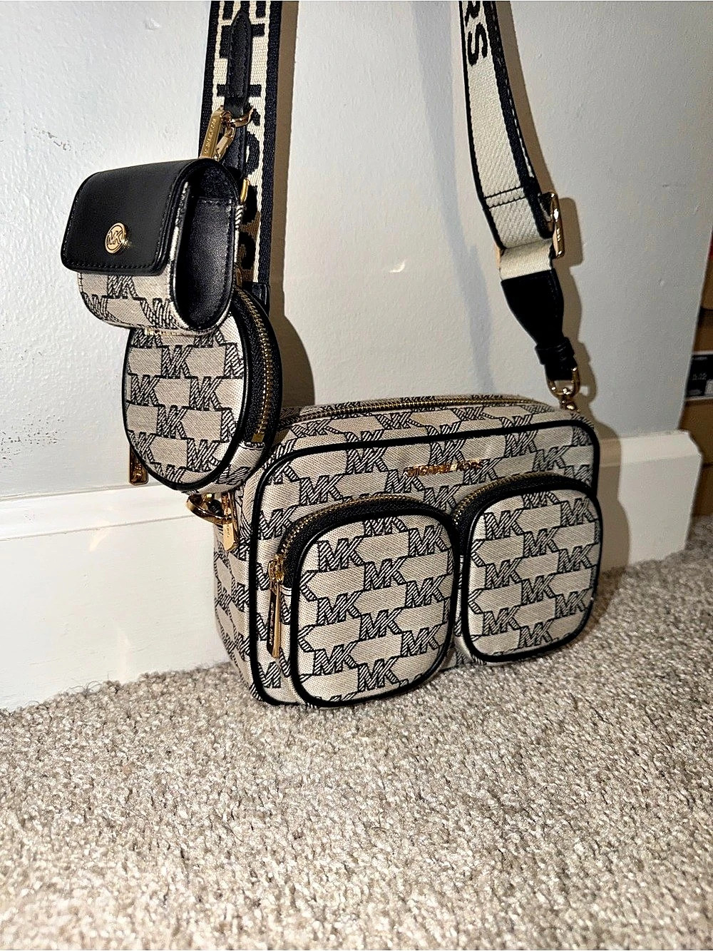 Michael Kors Slater Medium Logo Sling Pack Beige & Black